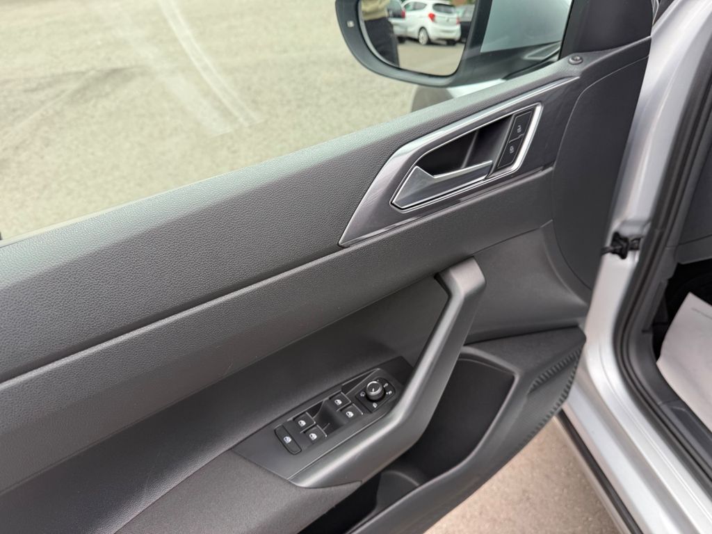 Volkswagen Taigo 2023 г. Серебристый, пробег 14000 км