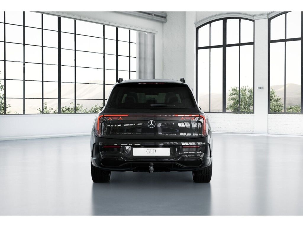 Mercedes-Benz GLB 200 2026 г. Чёрный, пробег 9500 км