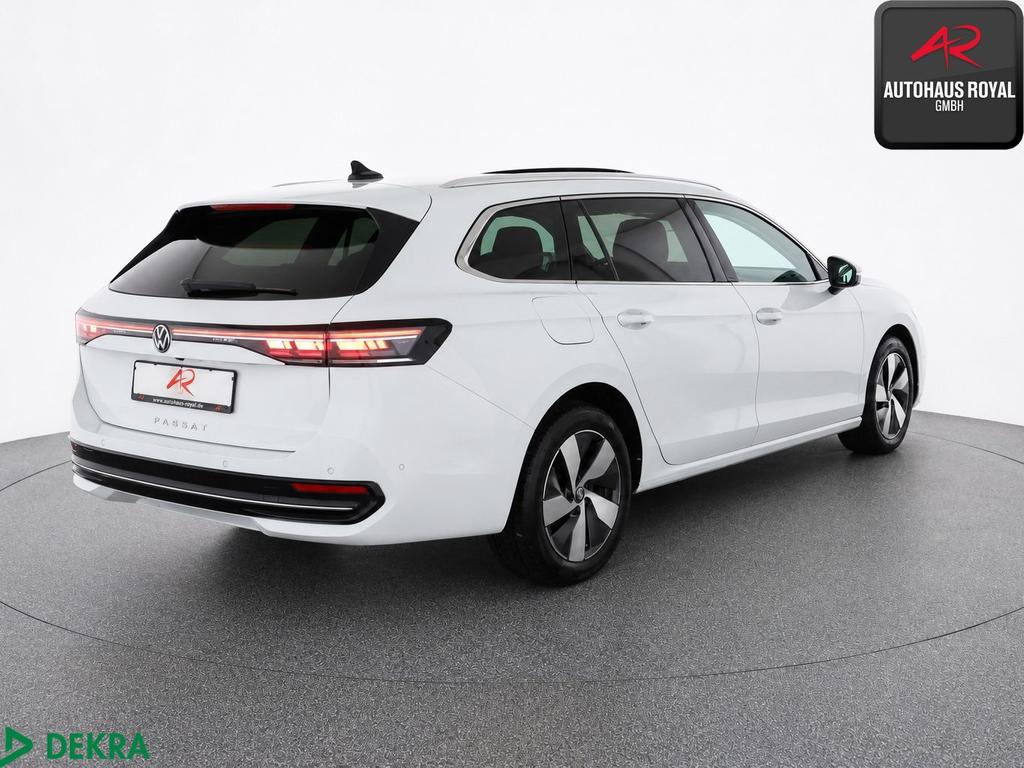 Volkswagen Passat 2024 г. Белый, пробег 33660 км