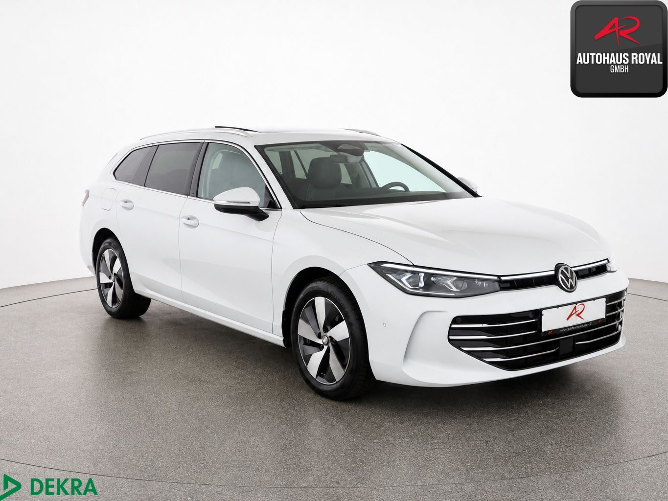 Volkswagen Passat 2024 г. Белый, пробег 33660 км