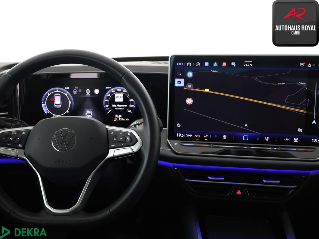 Volkswagen Passat 2024 г. Белый, пробег 33660 км