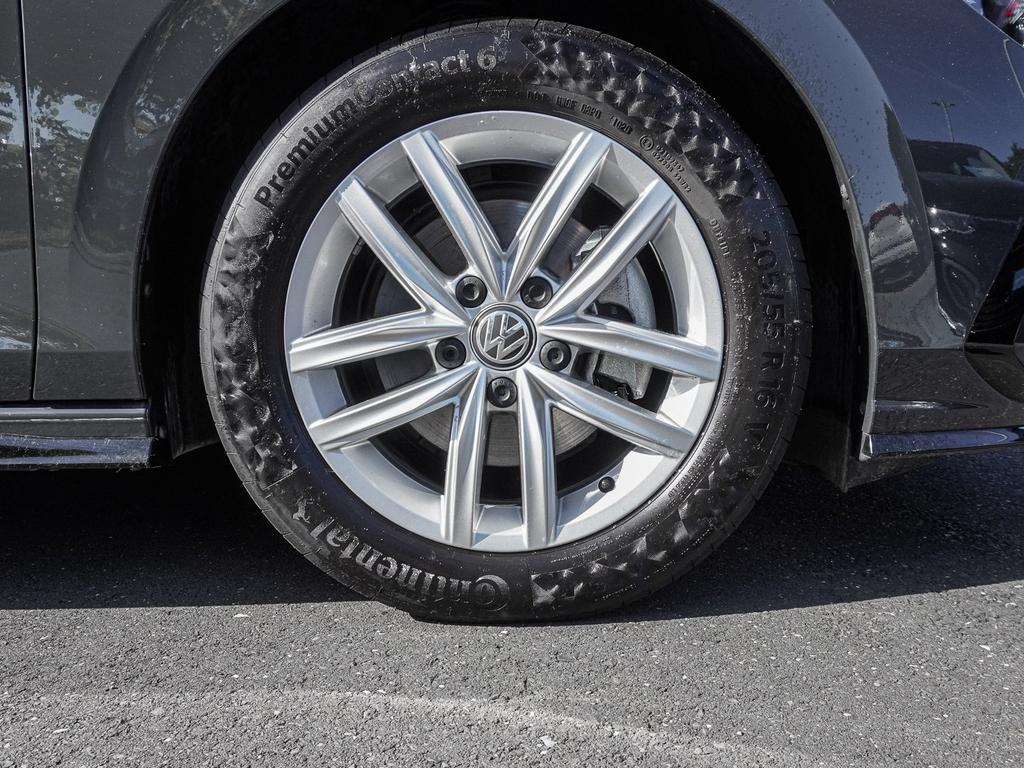 Volkswagen Golf 2024 г. Серый, пробег 19198 км