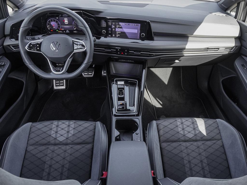Volkswagen Golf 2024 г. Серый, пробег 19198 км