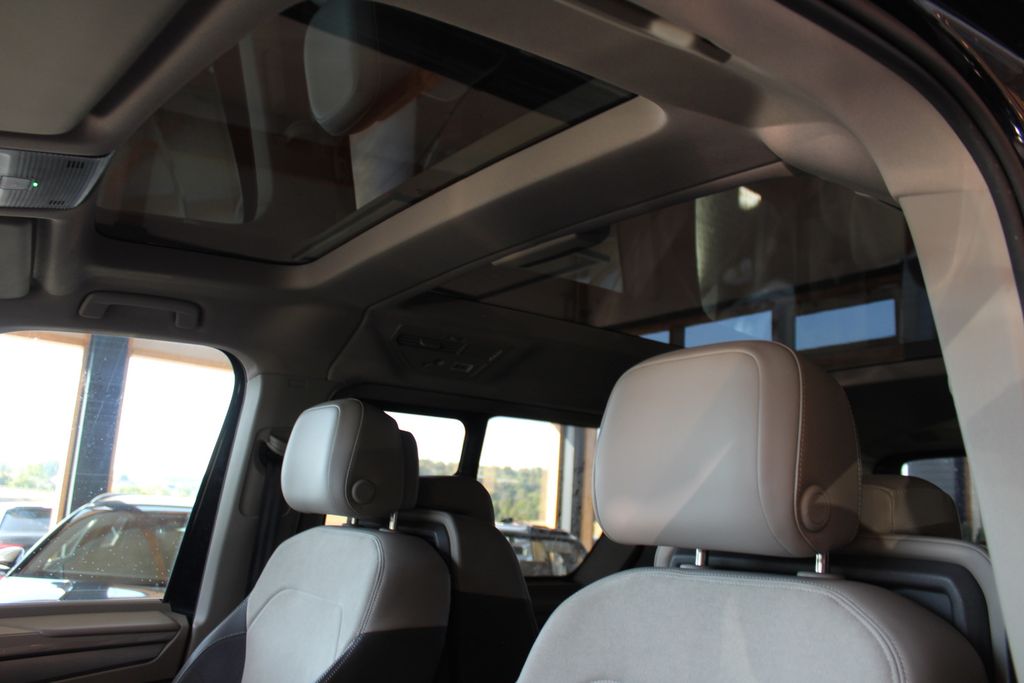 Volkswagen T7 MULTIVAN 2025 г. Чёрный, пробег 25000 км