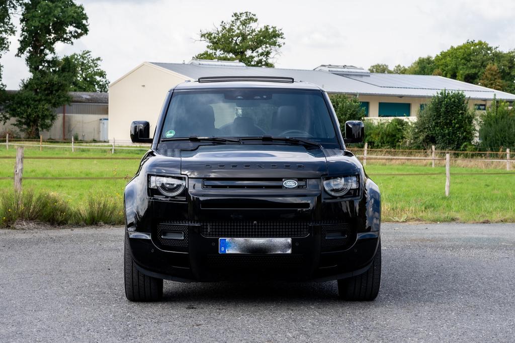 Land Rover Defender 2024 г. Чёрный, пробег 53770 км