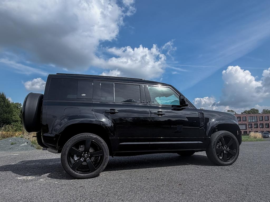 Land Rover Defender 2024 г. Чёрный, пробег 53770 км