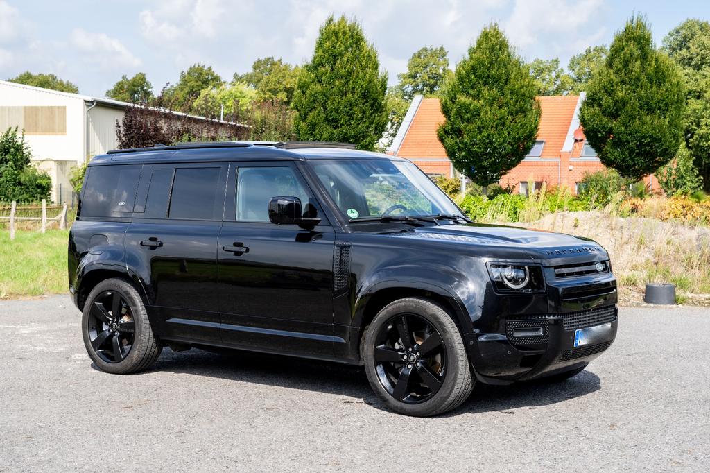 Land Rover Defender 2024 г. Чёрный, пробег 53770 км