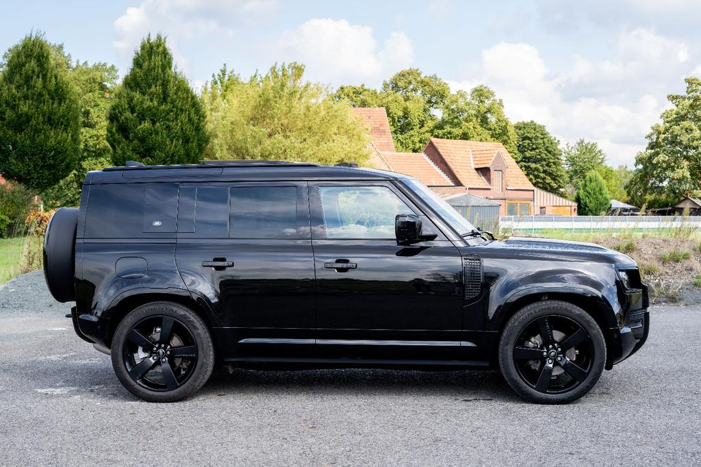 Land Rover Defender 2024 г. Чёрный, пробег 53770 км
