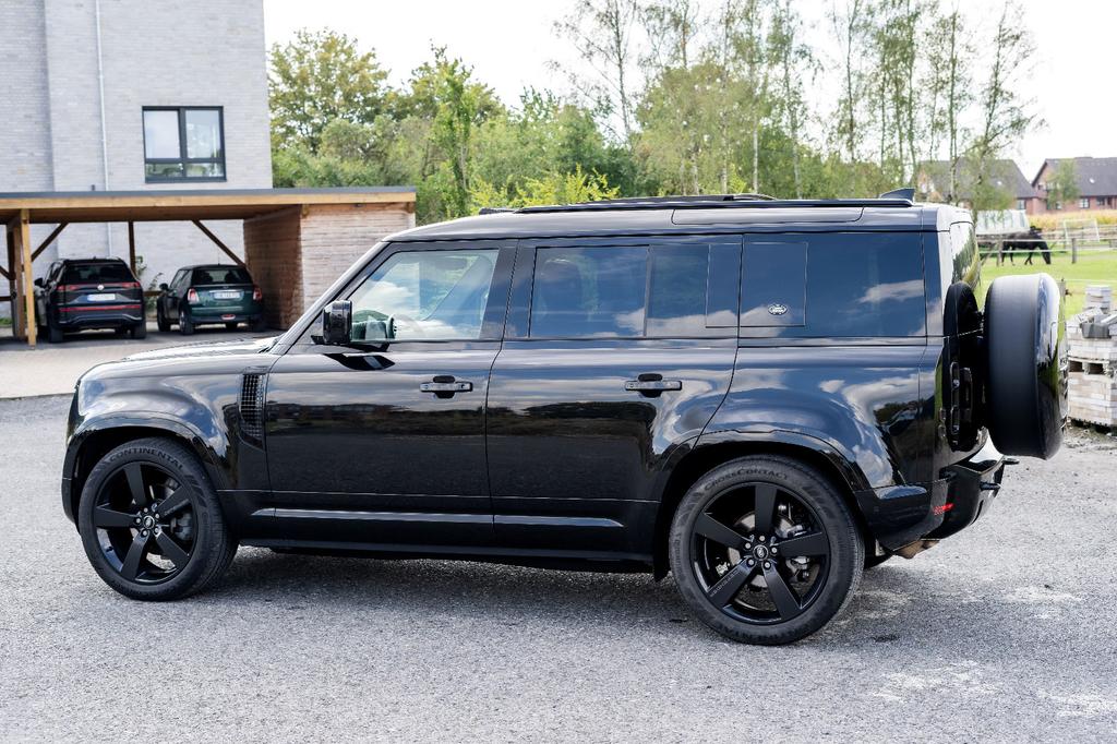 Land Rover Defender 2024 г. Чёрный, пробег 53770 км