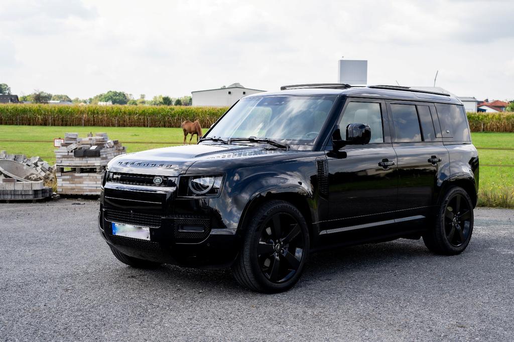 Land Rover Defender 2024 г. Чёрный, пробег 53770 км