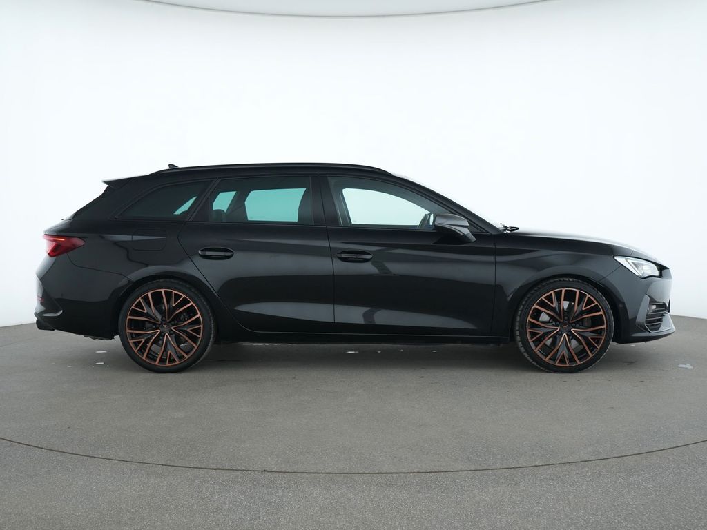 Cupra Leon 2024 г. Чёрный, пробег 51368 км