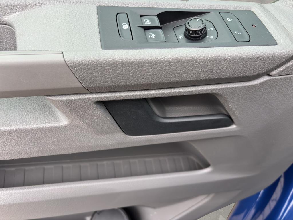 Volkswagen T6 TRANSPORTER 2023 г. Синий, пробег 43014 км