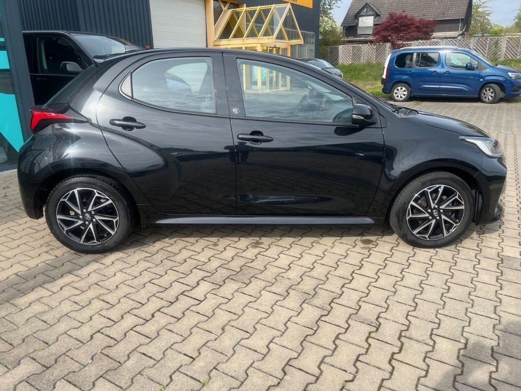 Toyota Yaris 2022 г. Чёрный, пробег 49100 км