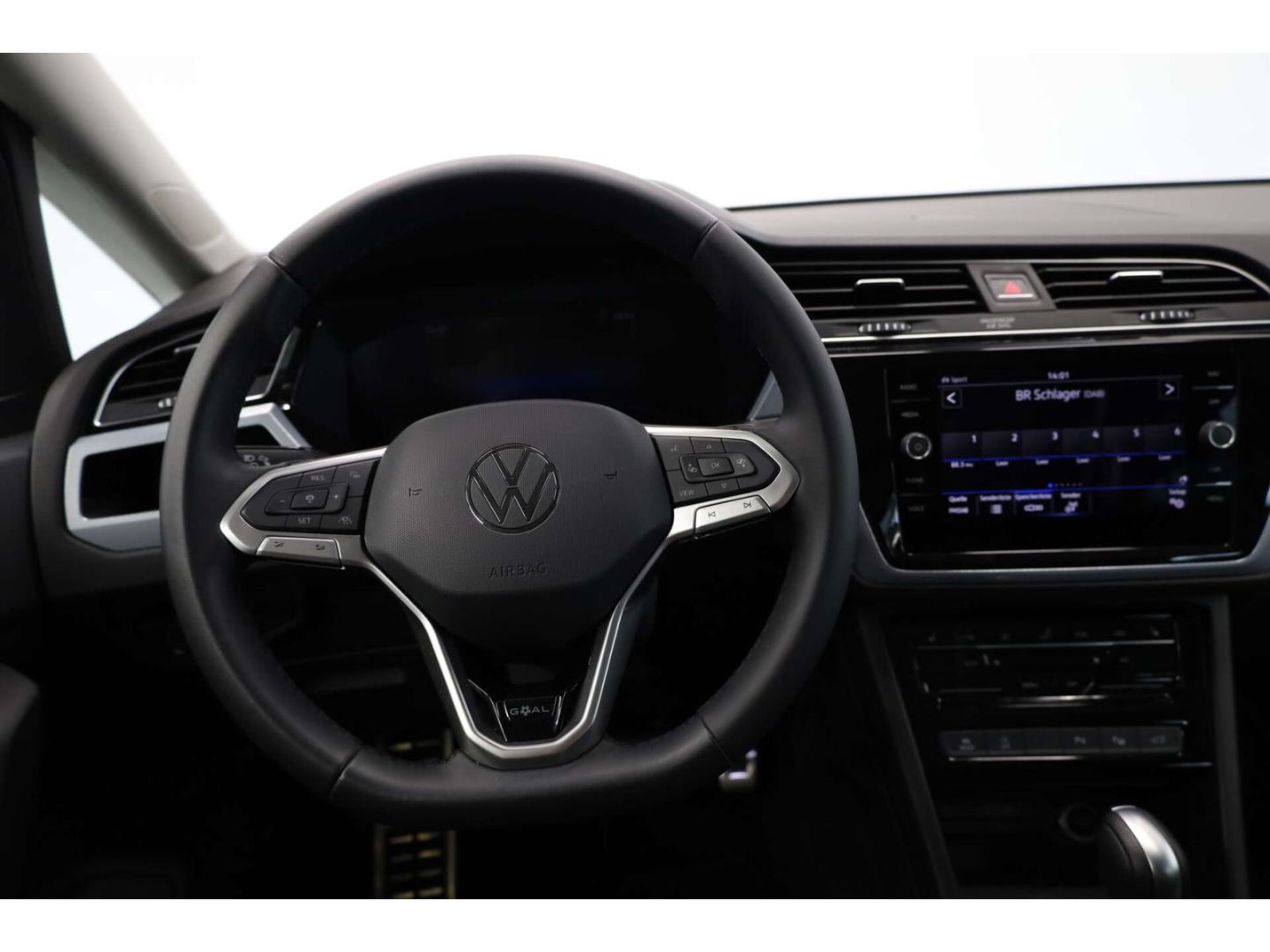 Volkswagen Touran 2025 г. Чёрный, пробег 24962 км