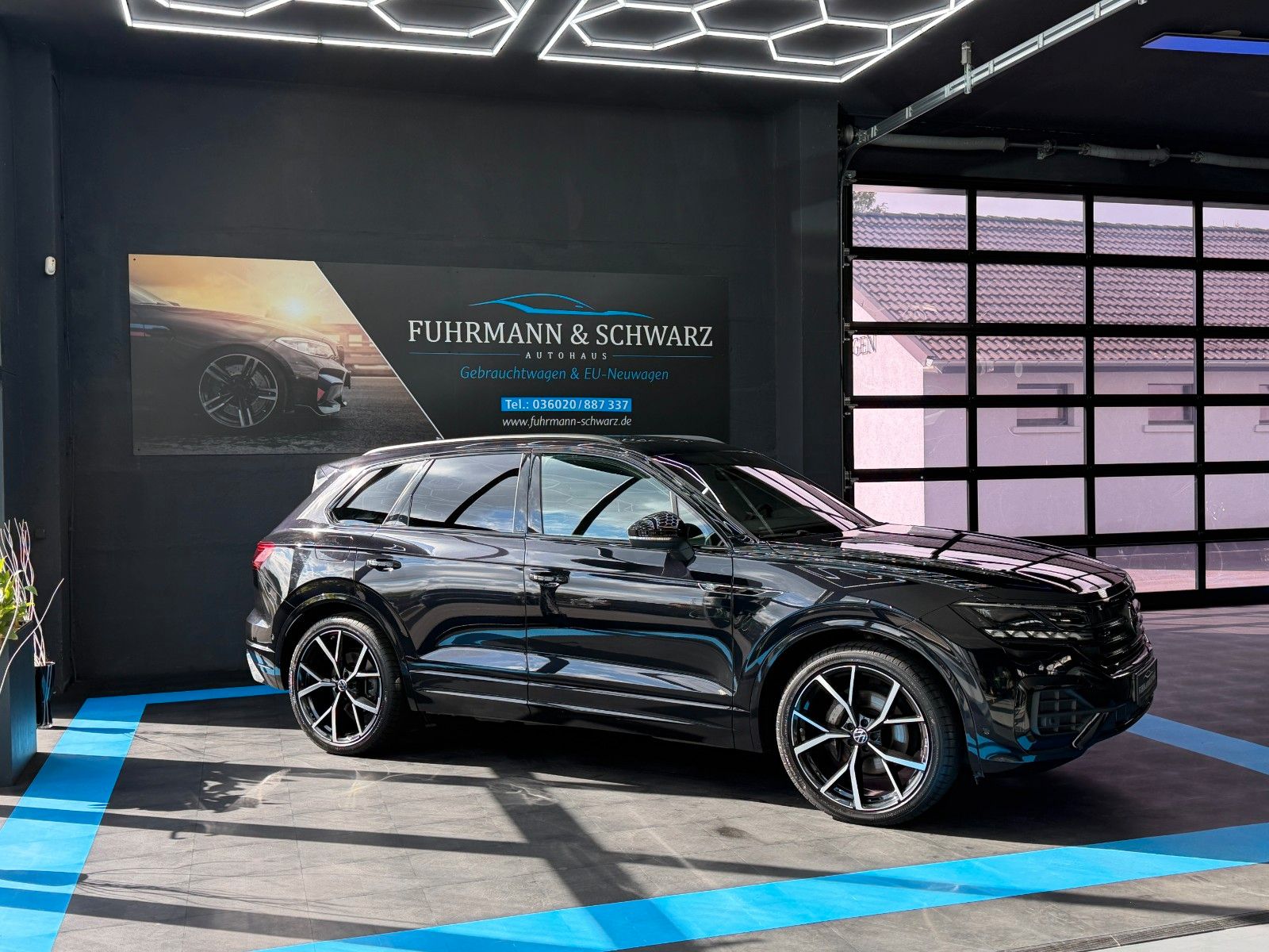 Volkswagen Touareg 2022 г. Чёрный, пробег 32540 км