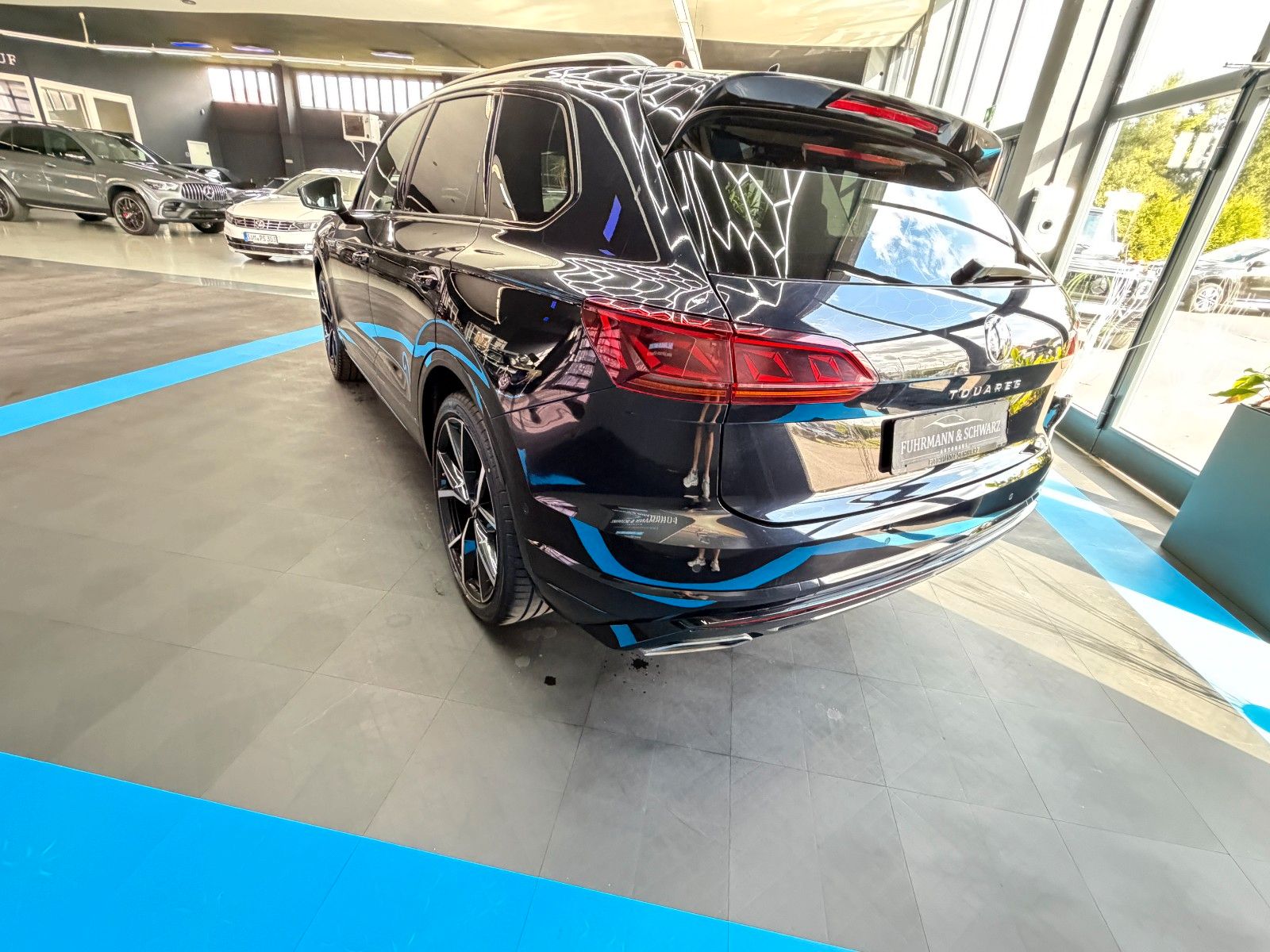 Volkswagen Touareg 2022 г. Чёрный, пробег 32540 км