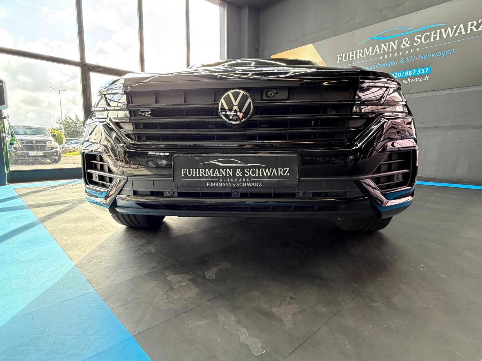 Volkswagen Touareg 2022 г. Чёрный, пробег 32540 км