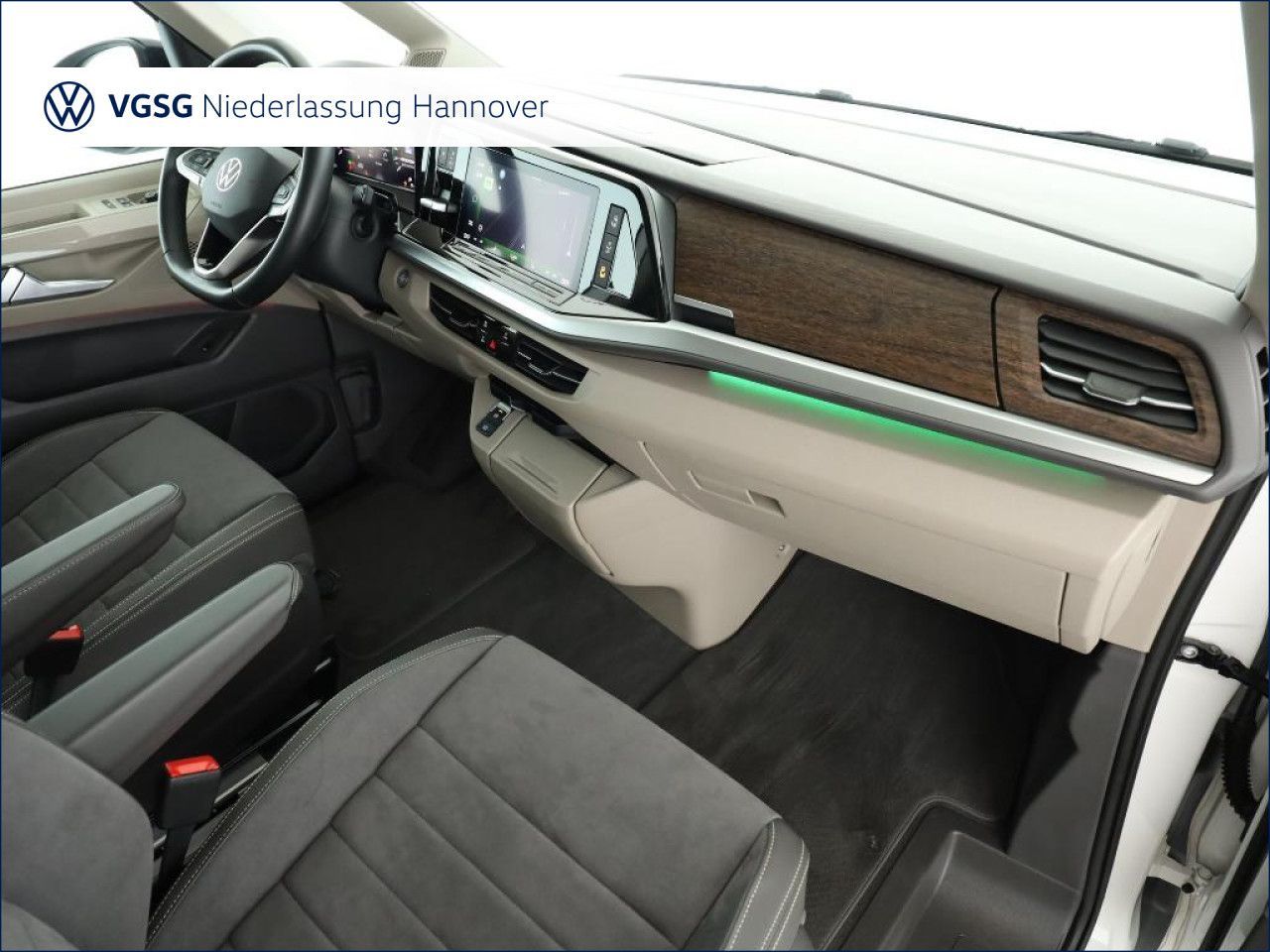 Volkswagen T7 MULTIVAN 2026 г. Белый, пробег 21103 км