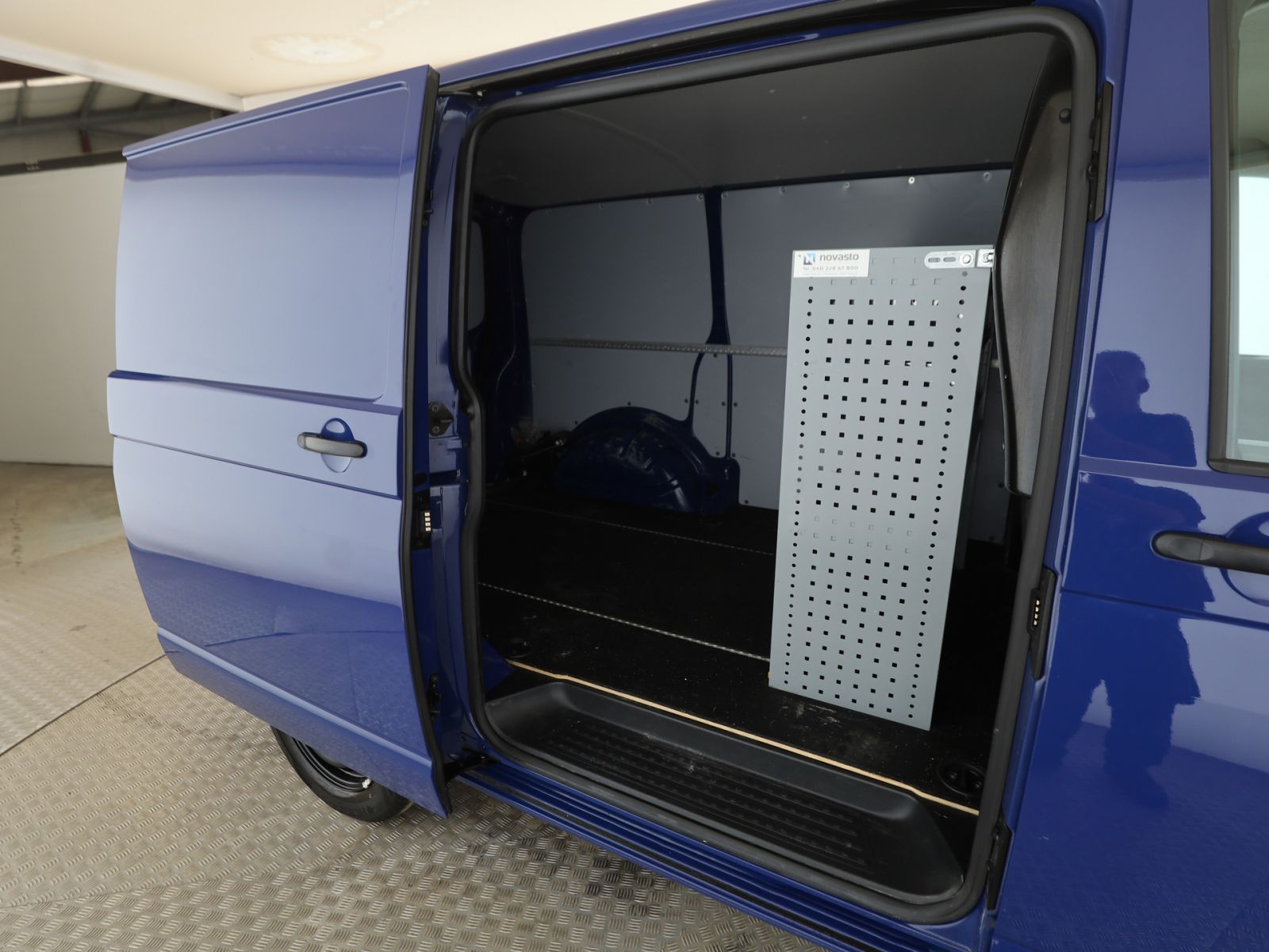 Volkswagen T6 TRANSPORTER 2023 г. Синий, пробег 41590 км