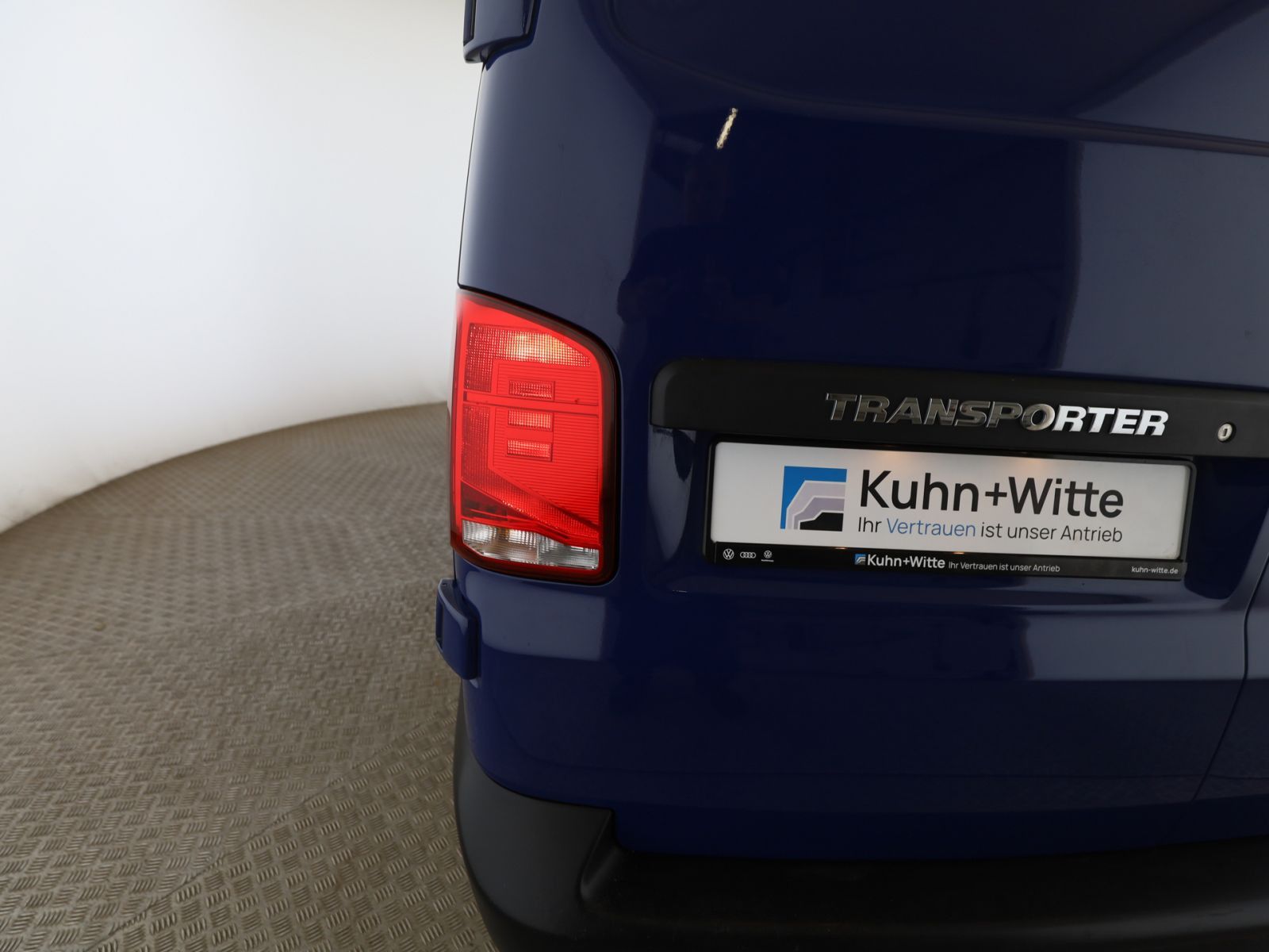 Volkswagen T6 TRANSPORTER 2023 г. Синий, пробег 41590 км