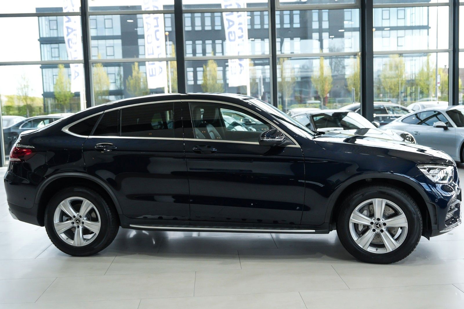 Mercedes-Benz GLC 400 2021 г. Синий, пробег 9901 км