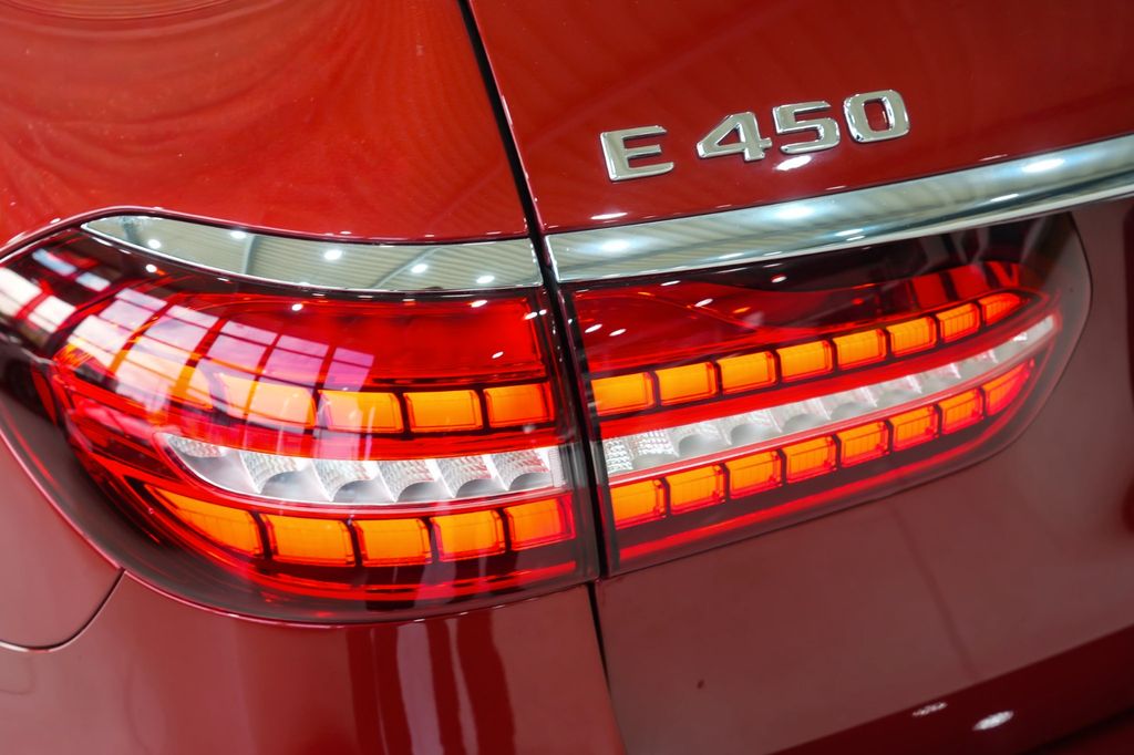 Mercedes-Benz E 450 2021 г. Красный, пробег 29334 км