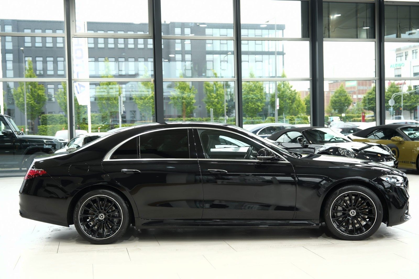 Mercedes-Benz S 400 2022 г. Чёрный, пробег 53747 км