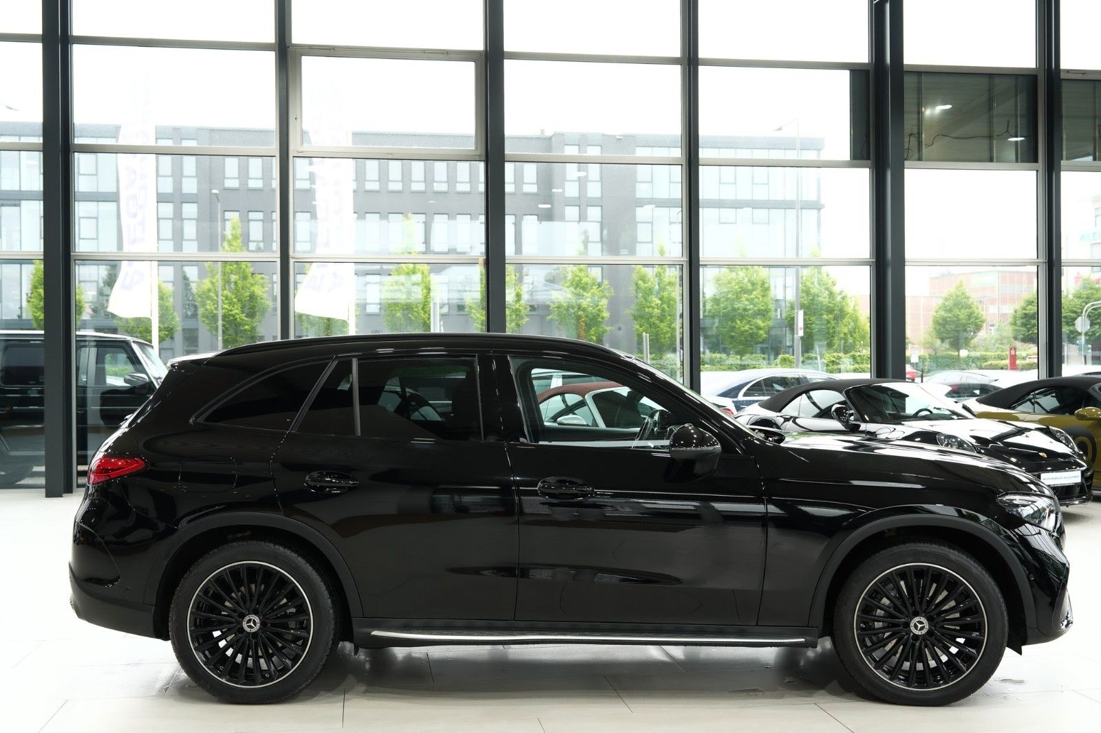 Mercedes-Benz GLC 300 2023 г. Чёрный, пробег 54430 км