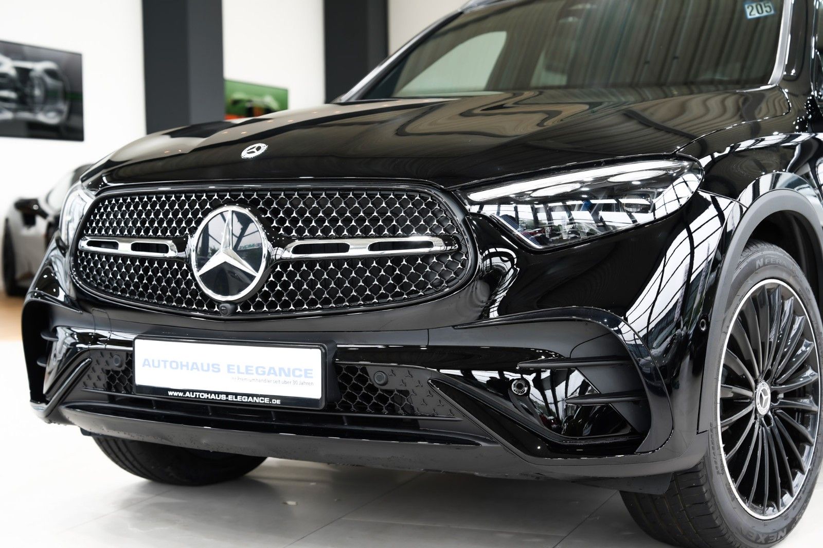 Mercedes-Benz GLC 300 2023 г. Чёрный, пробег 54430 км