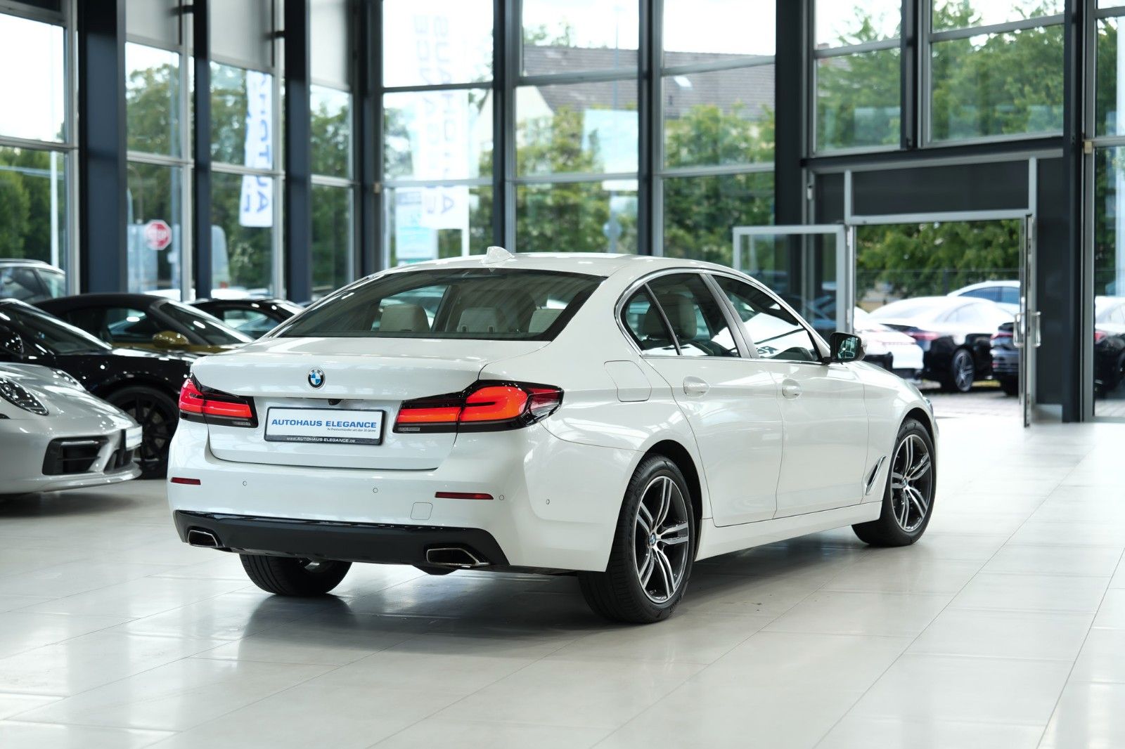 BMW 540 2022 г. Белый, пробег 50896 км