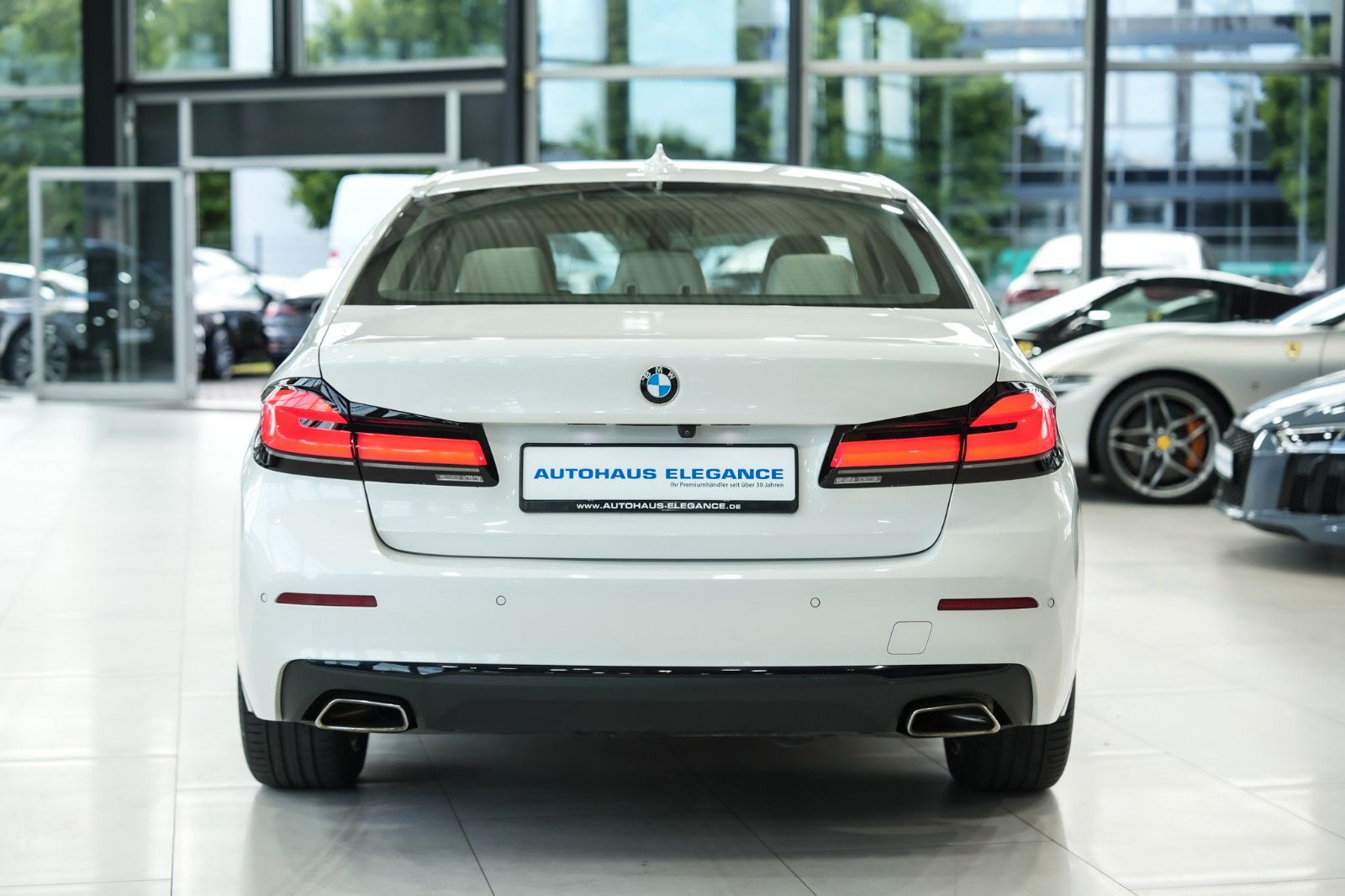 BMW 540 2022 г. Белый, пробег 50896 км
