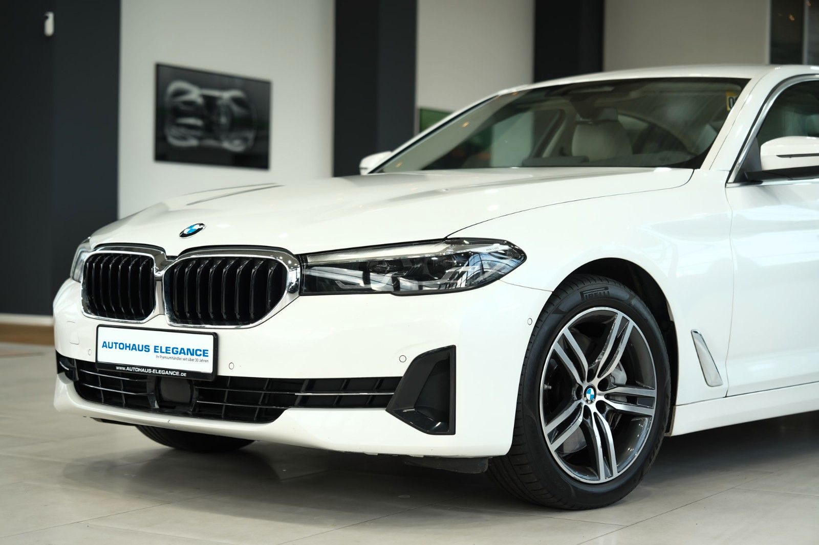 BMW 540 2022 г. Белый, пробег 50896 км