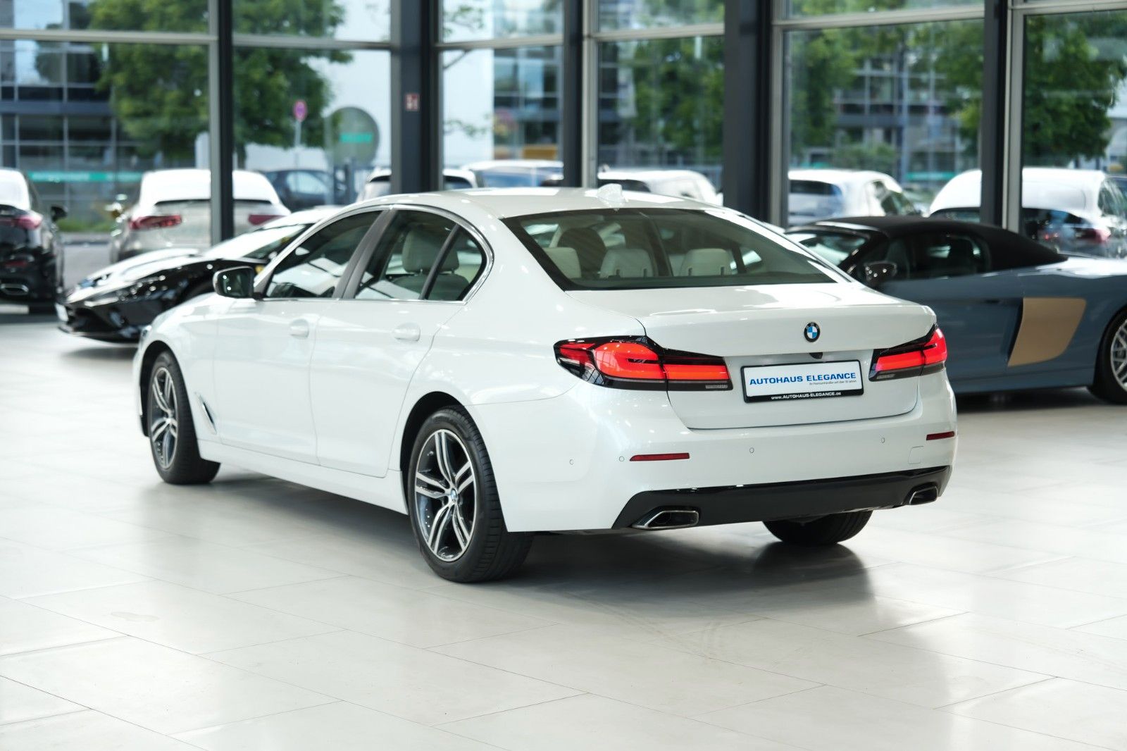BMW 540 2022 г. Белый, пробег 50896 км