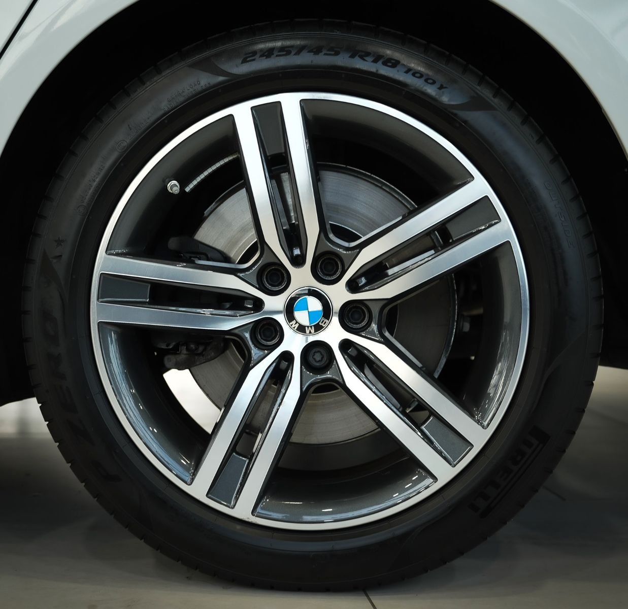 BMW 540 2022 г. Белый, пробег 50896 км