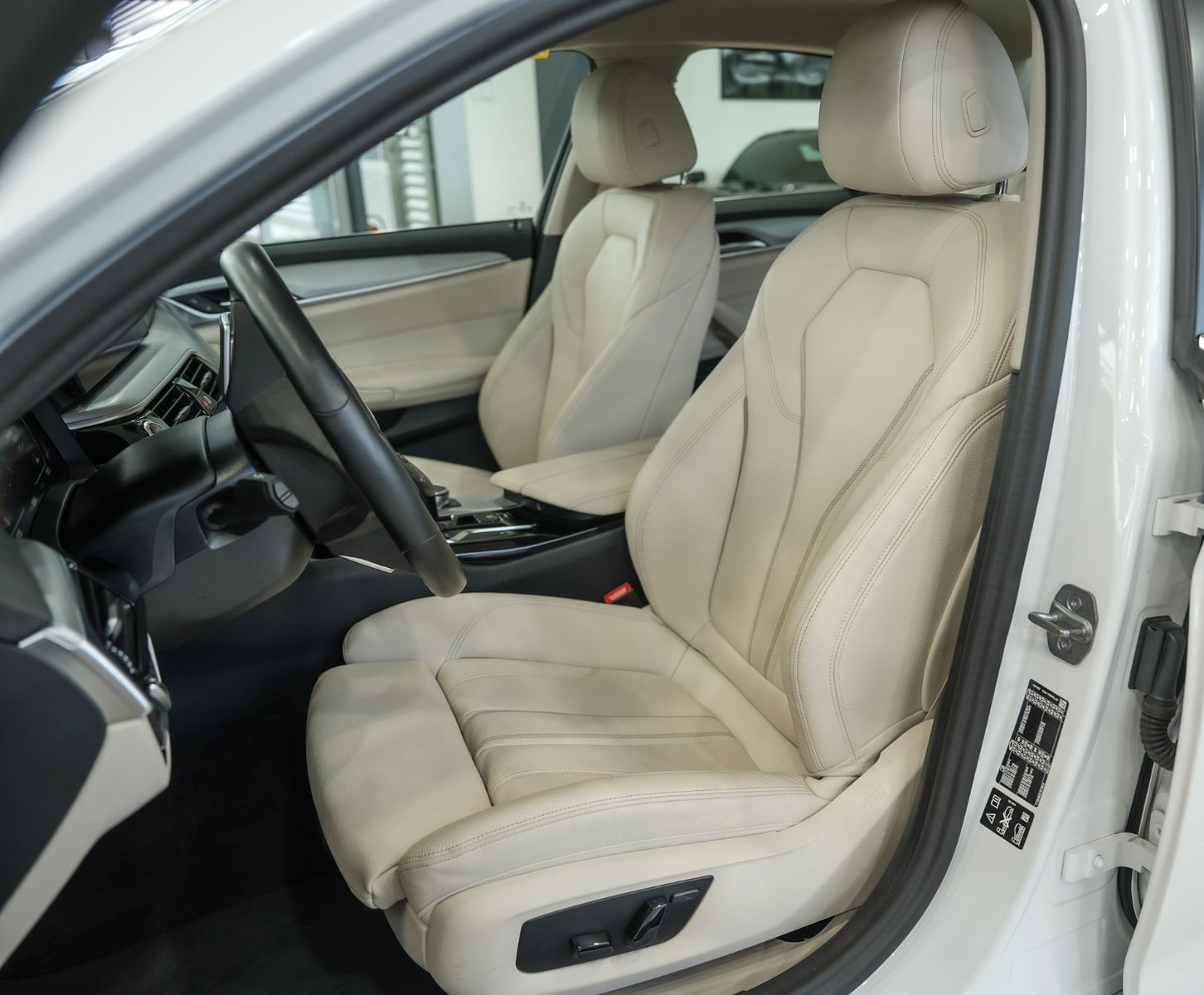 BMW 540 2022 г. Белый, пробег 50896 км