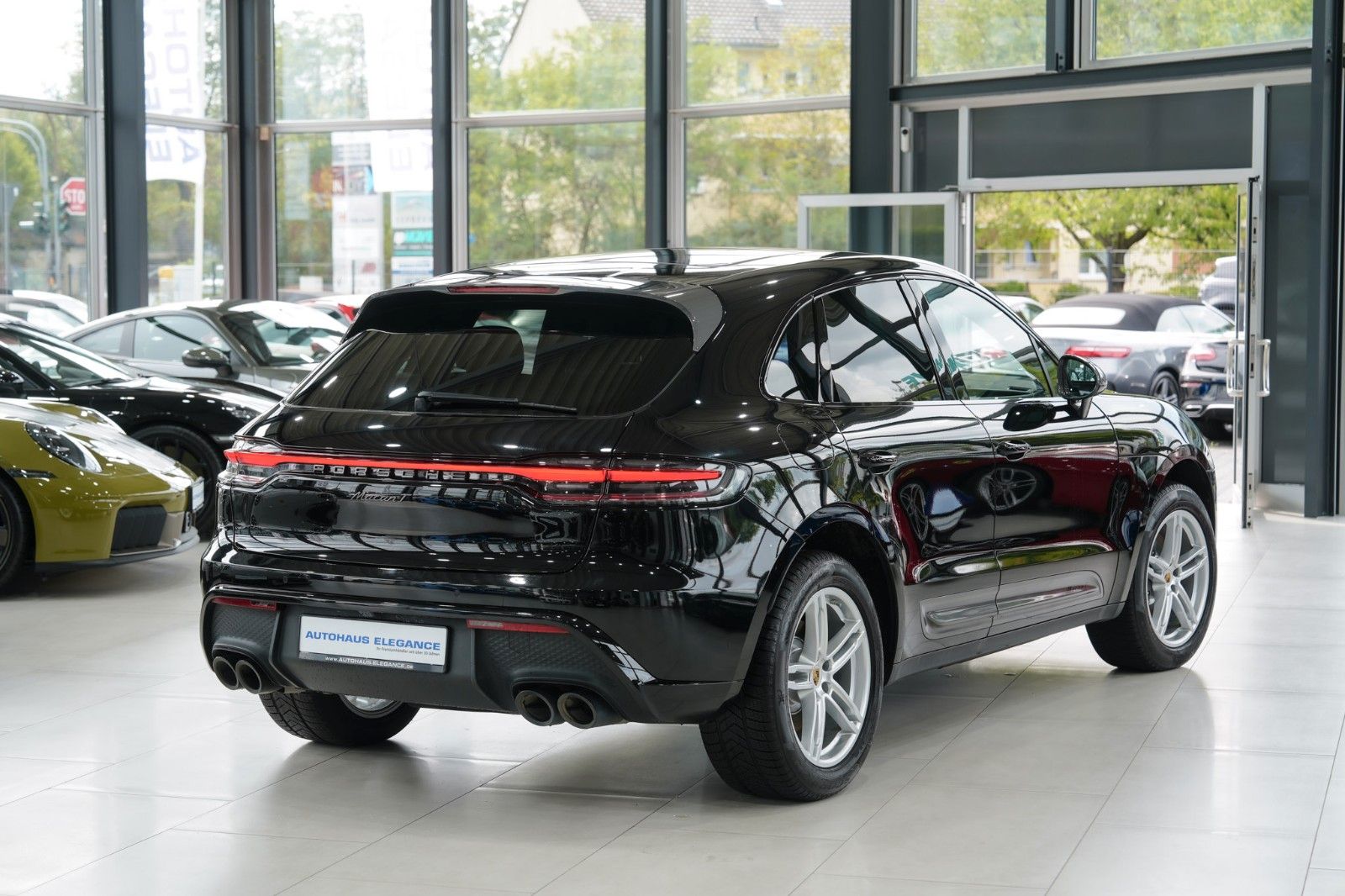Porsche Macan 2024 г. Чёрный, пробег 27825 км