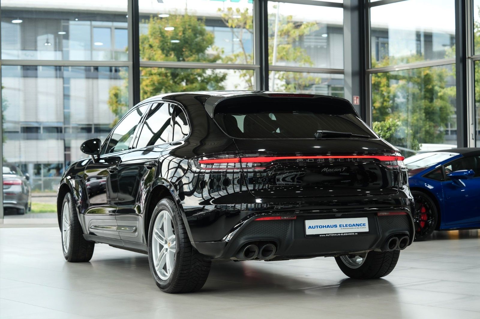 Porsche Macan 2024 г. Чёрный, пробег 27825 км