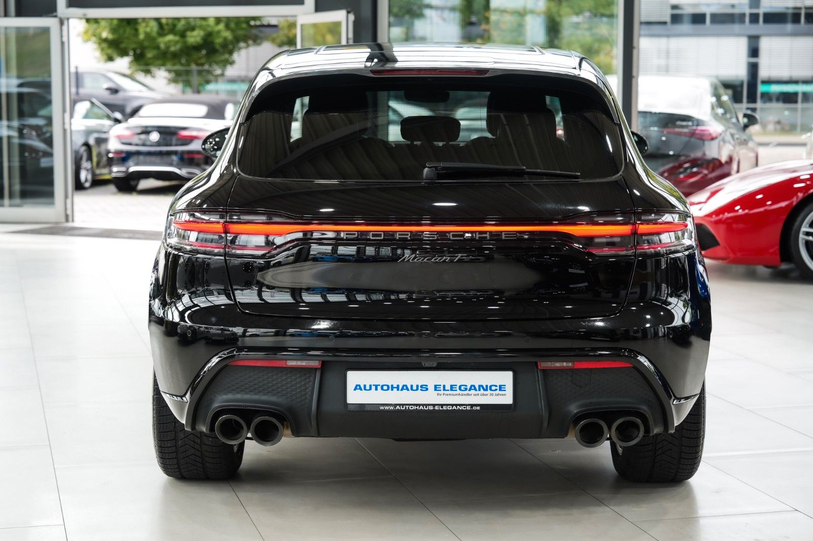 Porsche Macan 2024 г. Чёрный, пробег 27825 км