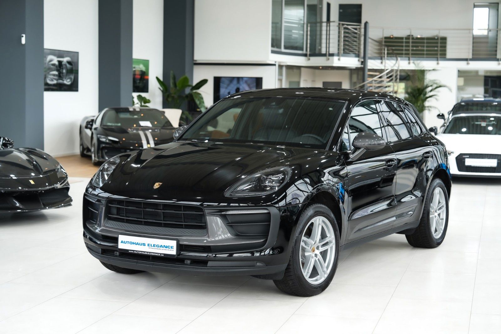 Porsche Macan 2024 г. Чёрный, пробег 27825 км