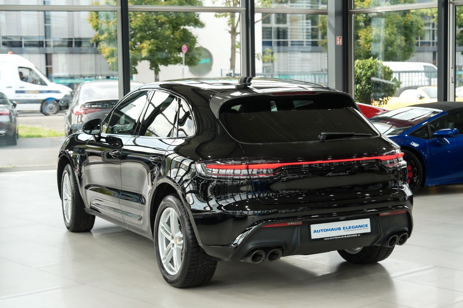 Porsche Macan 2024 г. Чёрный, пробег 27825 км