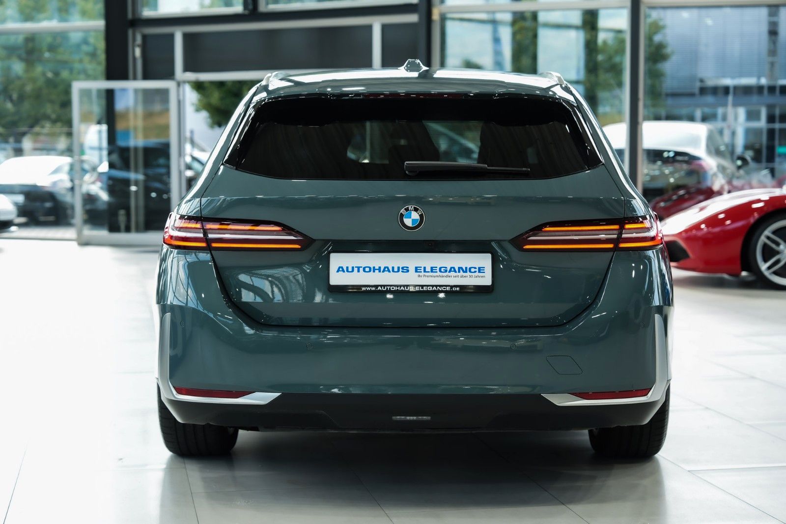 BMW 540 2025 г. Зелёный, пробег 30140 км