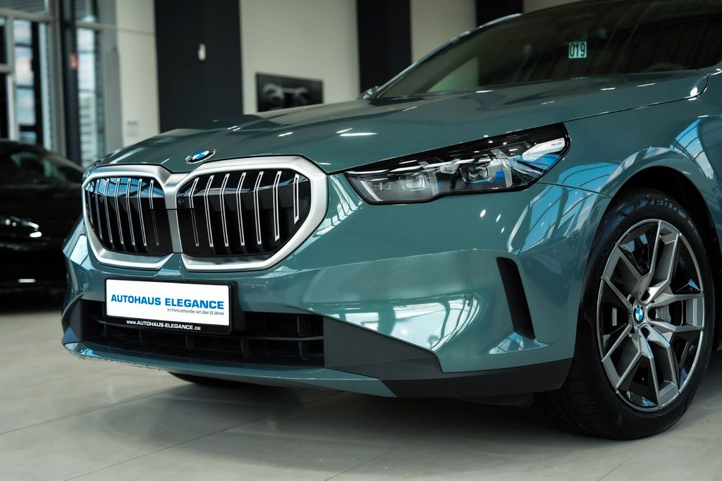 BMW 540 2025 г. Зелёный, пробег 30140 км