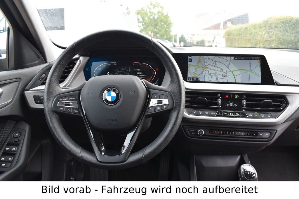 BMW 118 2022 г. Белый, пробег 17013 км
