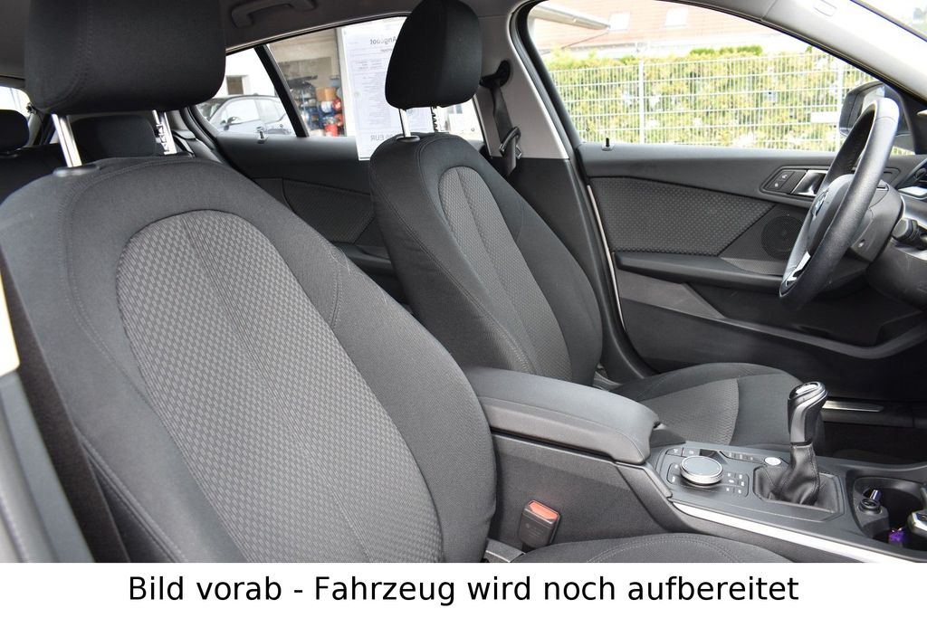 BMW 118 2022 г. Белый, пробег 17013 км