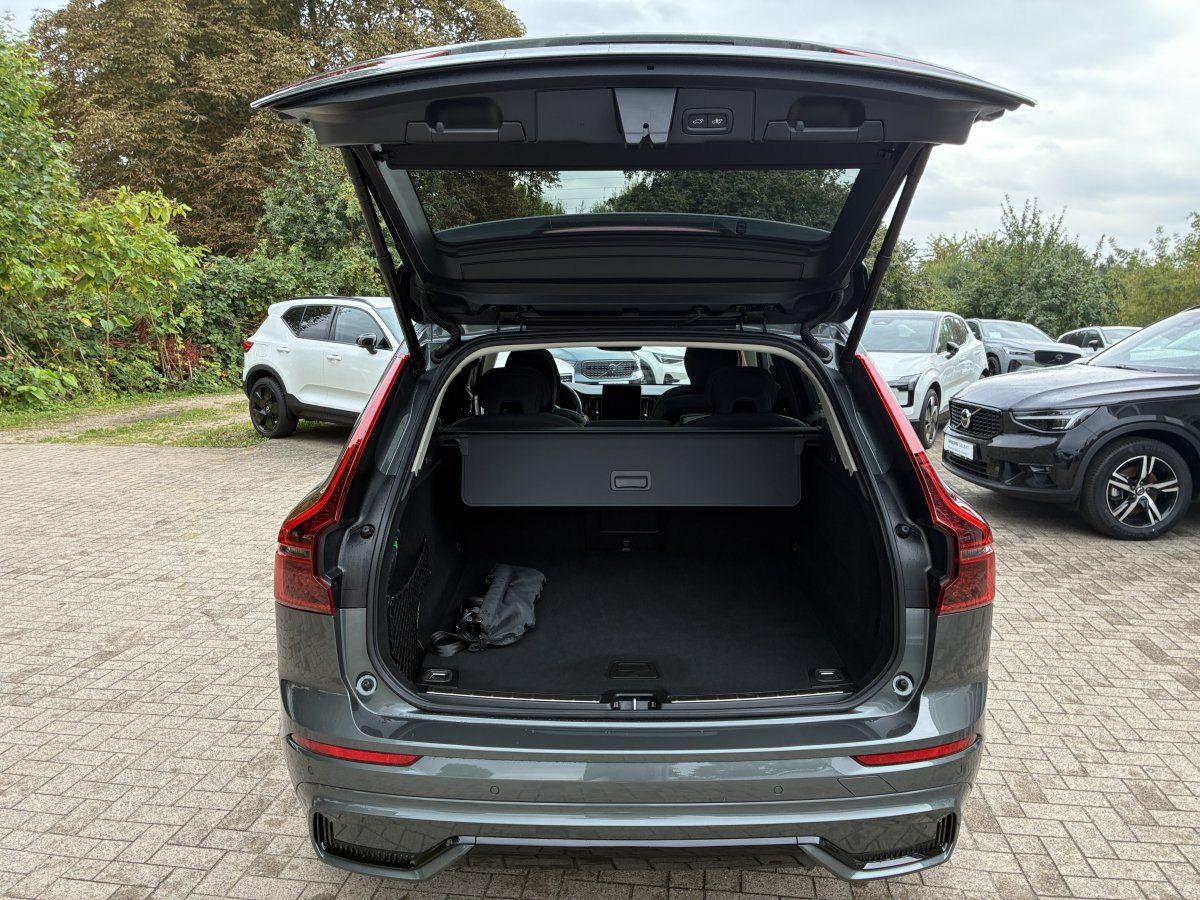 Volvo XC60 2025 г. Серый, пробег 15153 км