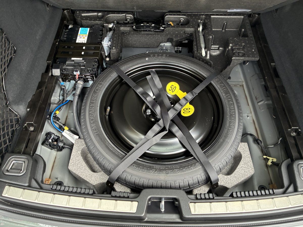 Volvo XC60 2025 г. Серый, пробег 15153 км
