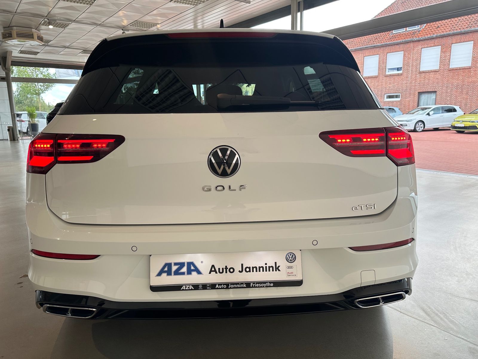 Volkswagen Golf 2024 г. Белый, пробег 40404 км