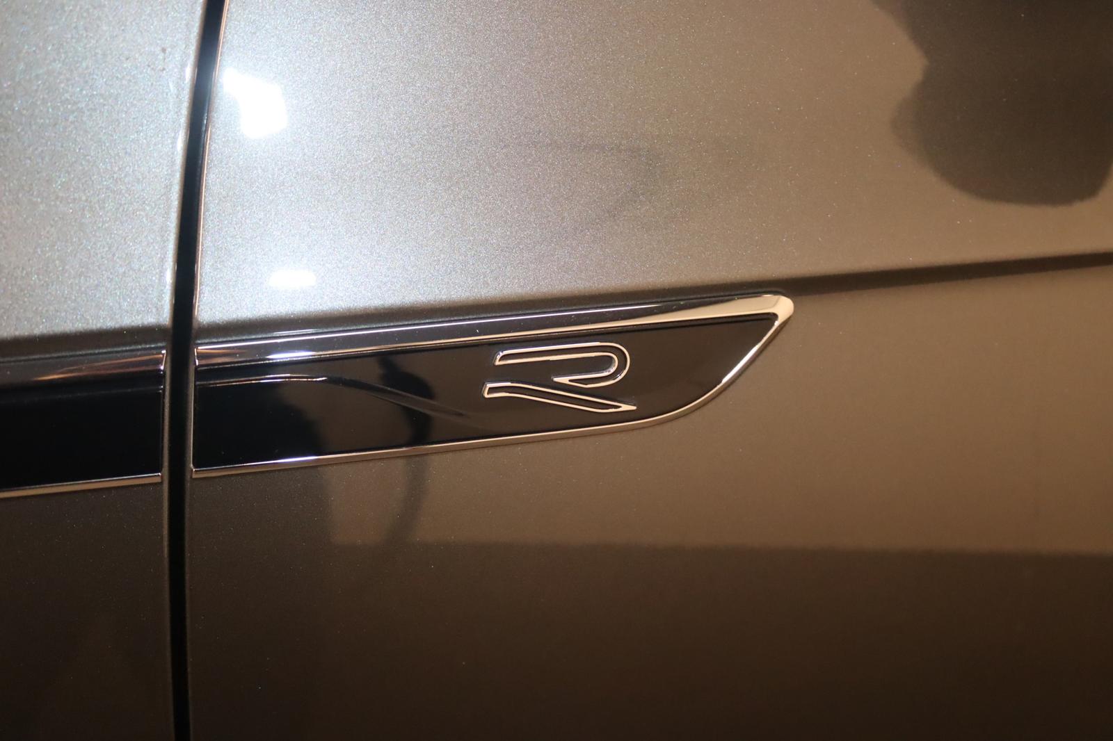 Volkswagen Touareg 2022 г. Серый, пробег 59900 км