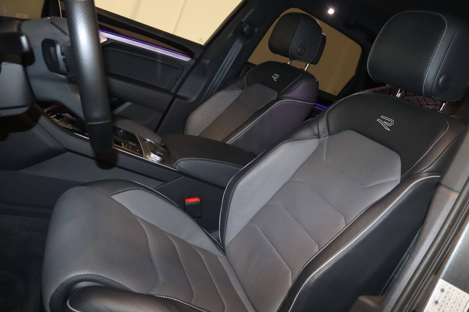 Volkswagen Touareg 2022 г. Серый, пробег 59900 км