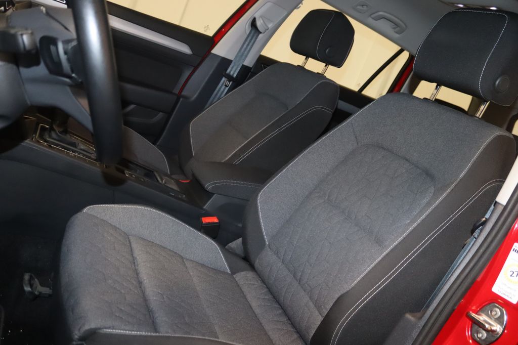 Volkswagen Passat 2024 г. Красный, пробег 57000 км